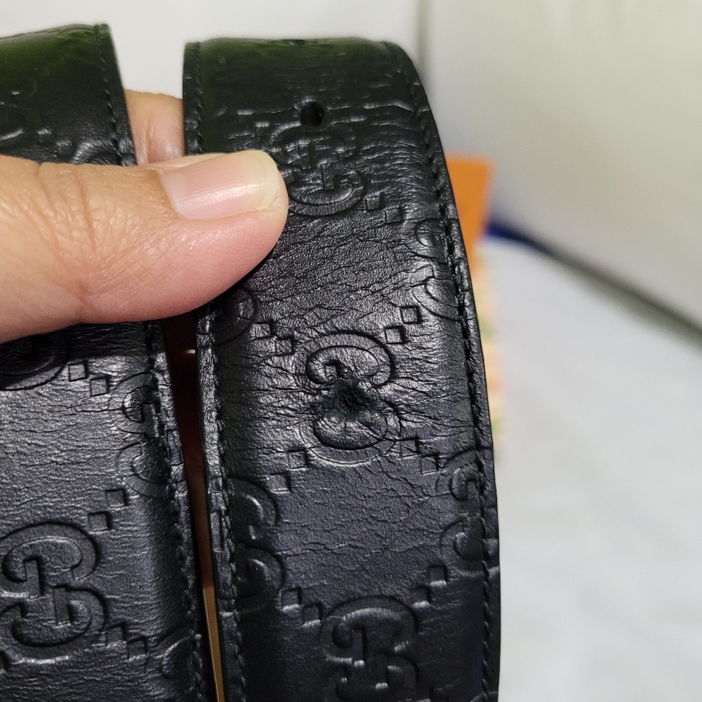 Gucci Black Leather Belt with Gold Buckle - Picture 4 of 10
